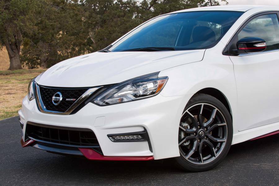 Детали экстерьера Nissan Sentra Nismo (B17) 2016 года  (фото 41 из 45)